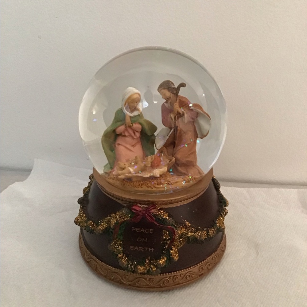 Brand New Christmas SnowGlobe